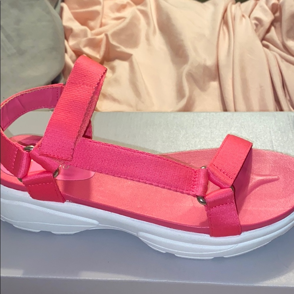 Women Neon Pink Strap Flatform Sandal!!
